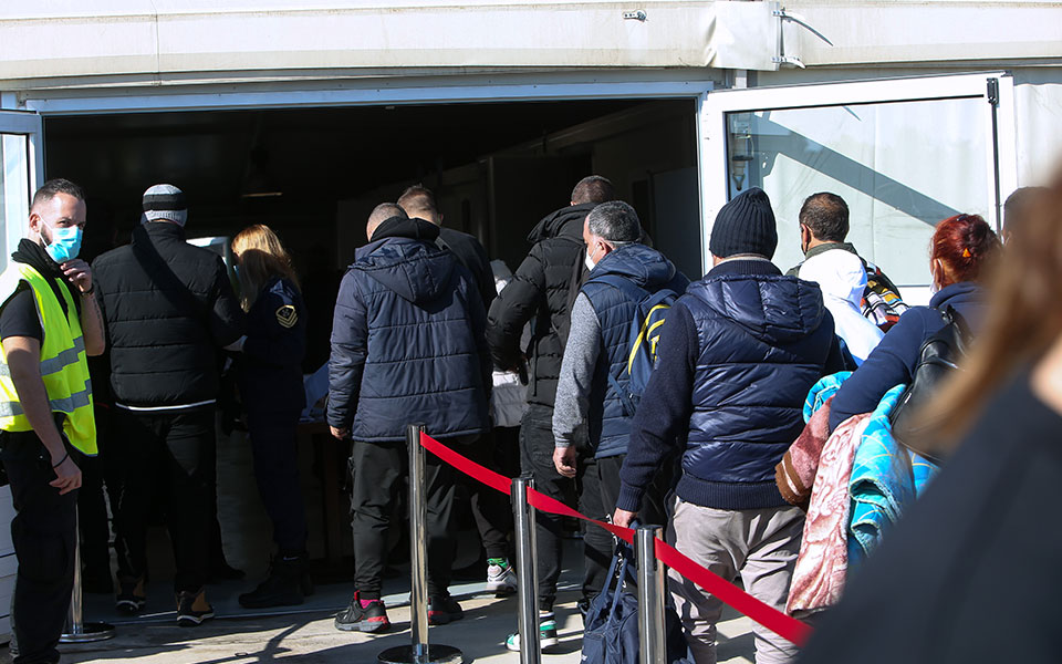 φωτιά-σε-πλοίο-στην-κέρκυρα-στο-νοσοκο-561726031