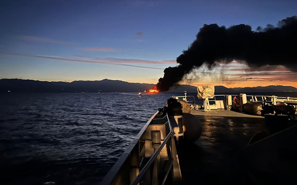 Φωτιά στο Euroferry Olympia: Καρέ – καρέ η επιχείρηση διάσωσης (φωτογραφίες, βίντεο)-2