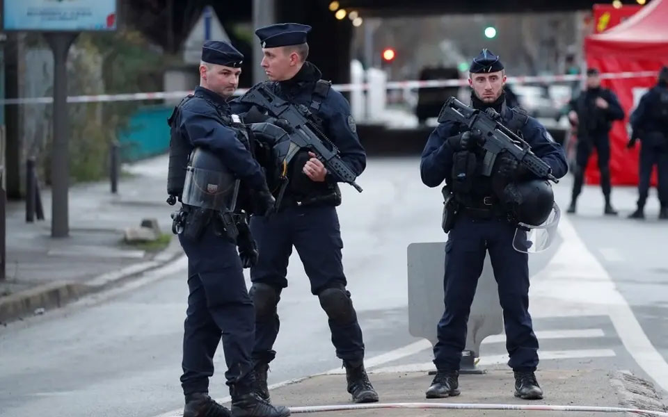 γαλλία-υπέκυψε-άνδρας-που-δέχθηκε-πυρ-561717754