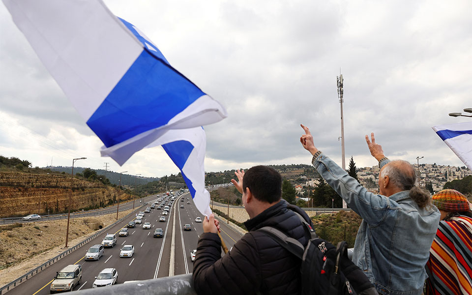 Κορωνοϊός – Ισραήλ: «Κονβόι ελευθερίας» μεταξύ Τελ Αβίβ και Ιερουσαλήμ (εικόνες)-2