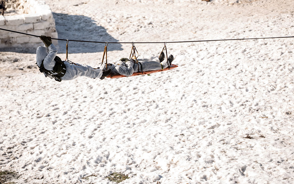 Εντυπωσιακές εικόνες από τη χειμερινή εκπαίδευση της Σχολής Μονίμων Υπαξιωματικών-2