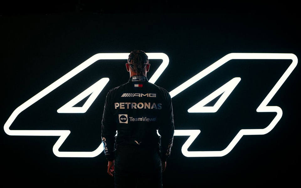 formula-1-συνεχίζει-και-επίσημα-ο-λιούις-χάμι-561718408