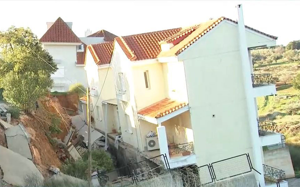 νέος-βουτζάς-καθίζηση-απειλεί-σπίτια-561705784