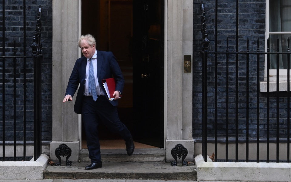 φυλλορροεί-το-επιτελείο-τζόνσον-πέμπ-561702709