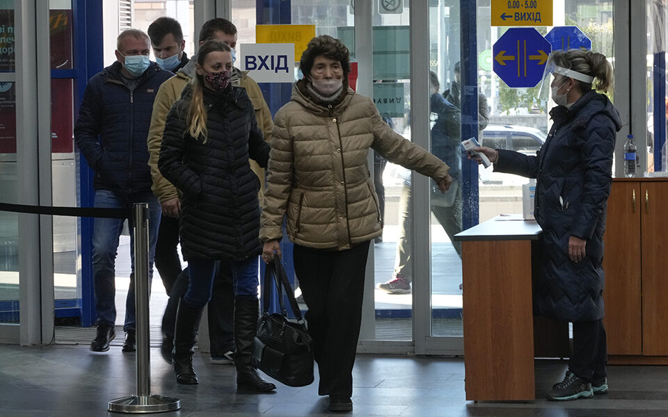 ουκρανία-δωρεάν-smartphone-σε-όλους-τους-εμβολ-561708931