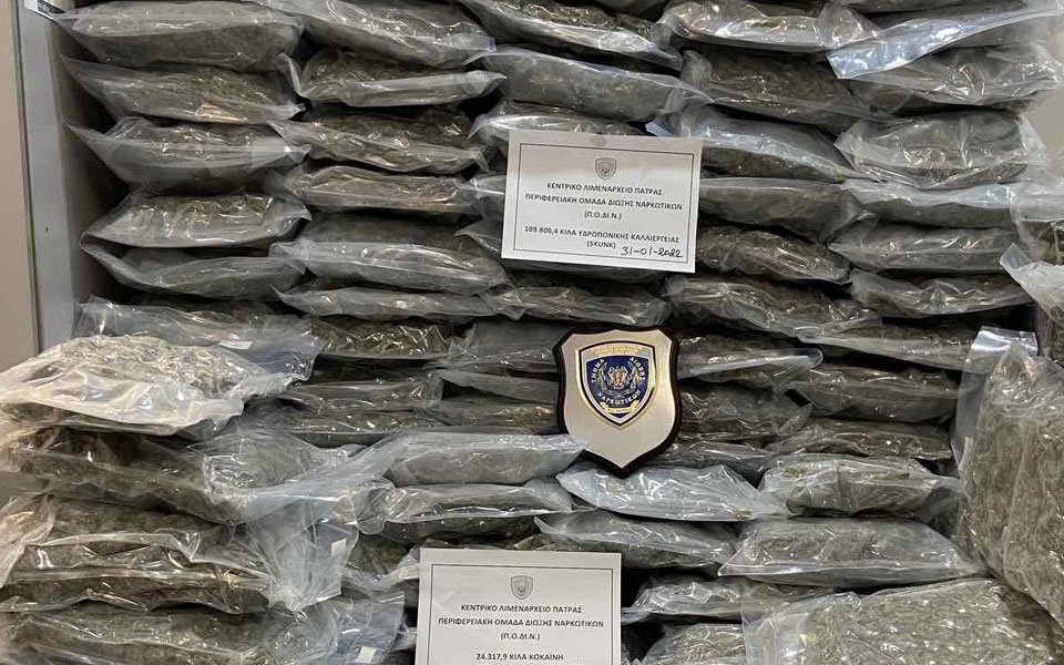 πάτρα-λιμενικοί-εντόπισαν-σε-τράκτορ-561699253