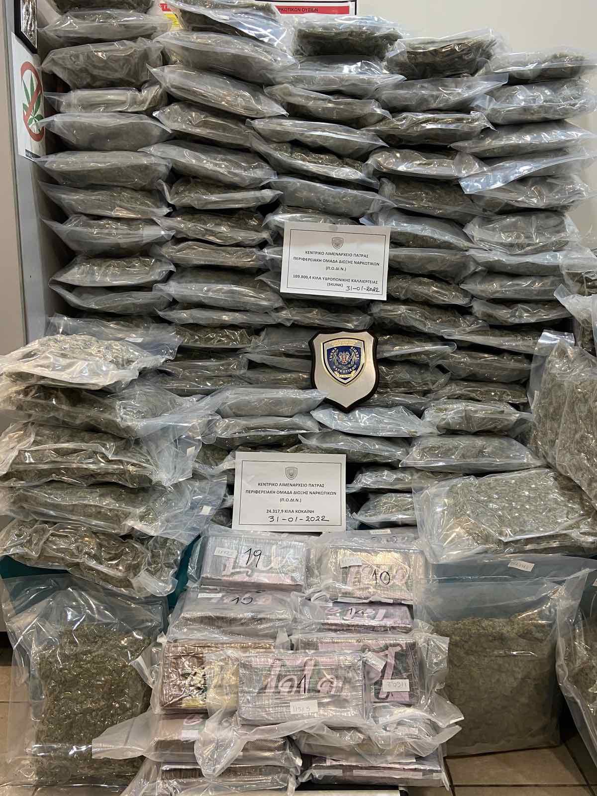 Πάτρα: Λιμενικοί εντόπισαν σε τράκτορες 24 κιλά κοκαΐνη και 109 κιλά κάνναβη (εικόνες)-2