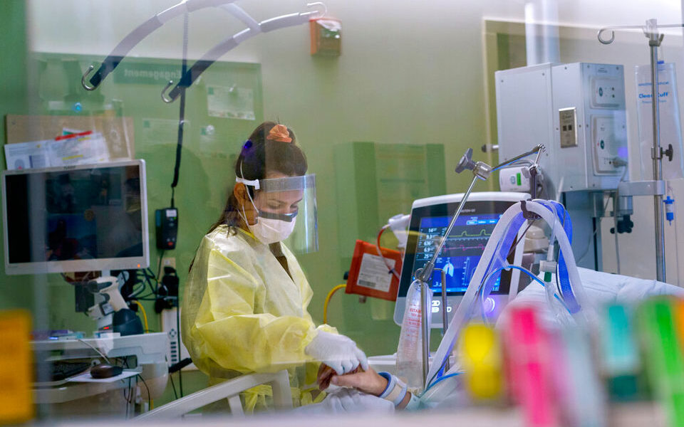 κορωνοϊός-51-θάνατοι-425-διασωληνωμένοι-561739849