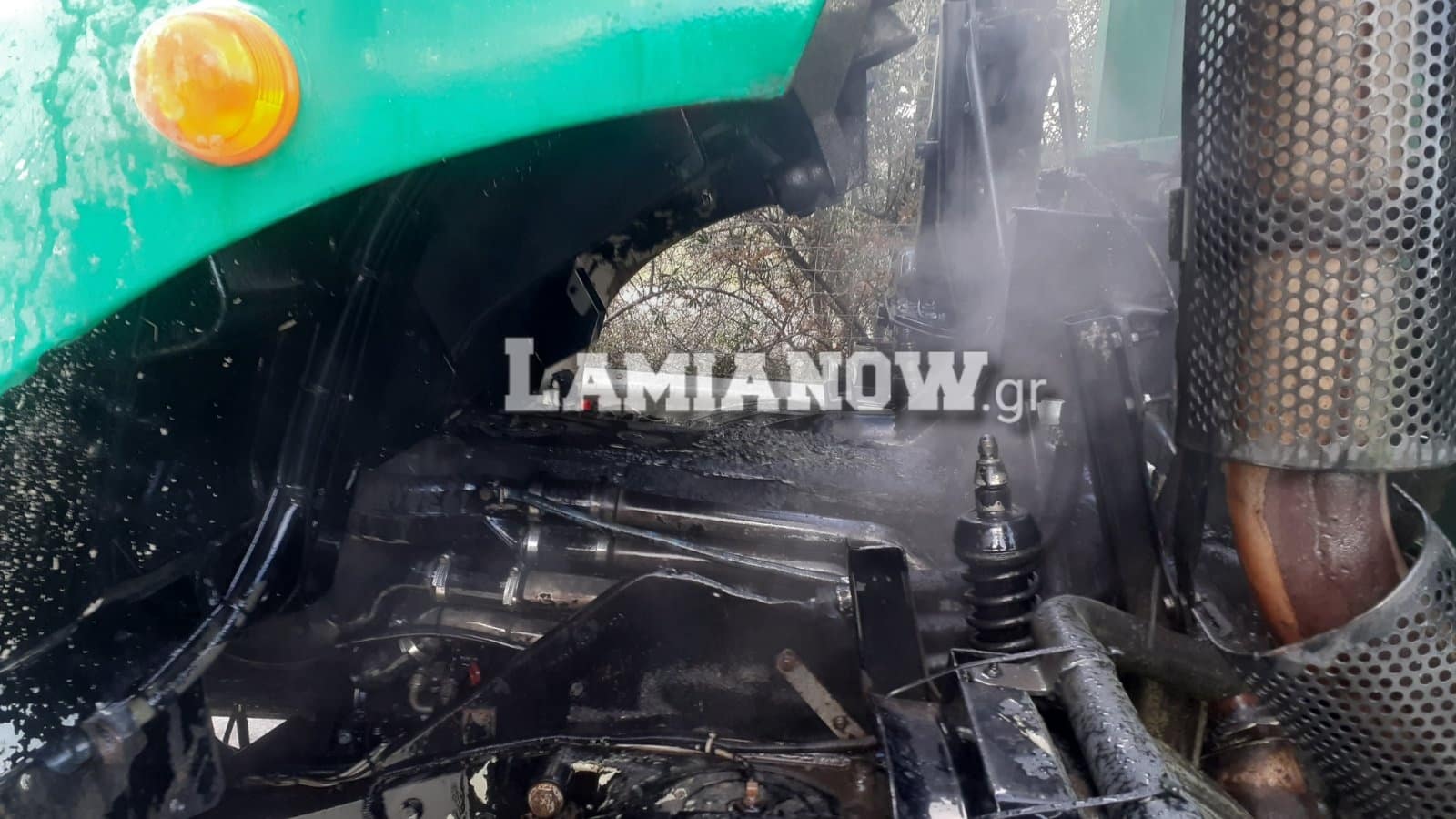 Φθιώτιδα: Απορριμματοφόρο άρπαξε φωτιά στην Ε.Ο Αθηνών – Λαμίας (εικόνες)-2