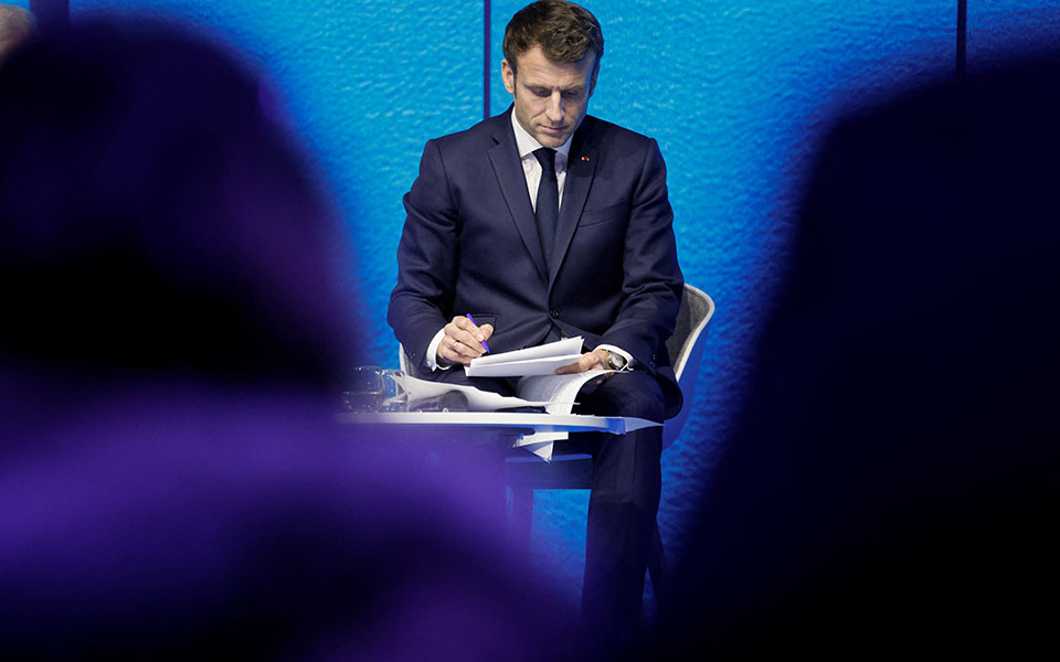 Ουκρανική κρίση: Διπλωματικές πιέσεις για αποτροπή της εισβολής – Επαφές Μπάιντεν, Μακρόν με Πούτιν-2