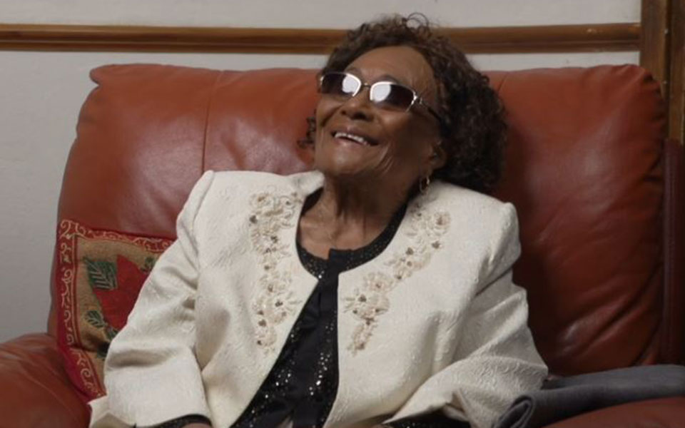 η-102χρονη-που-έκανε-τις-γυναίκες-να-αισθ-561722086