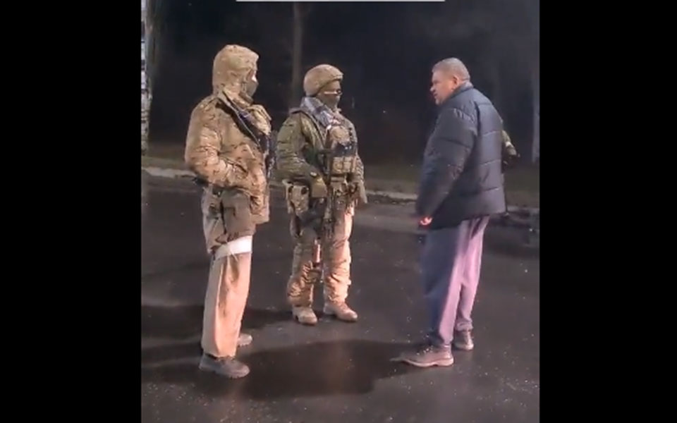 τι-κάνετε-εδώ-κάτοικος-της-μελιτόπ-561739549