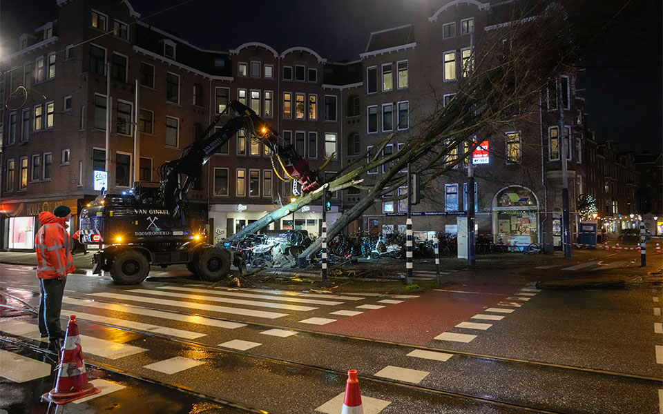 Στο έλεος της καταιγίδας «Eunice» η Ευρώπη – Τουλάχιστον 8 νεκροί-5