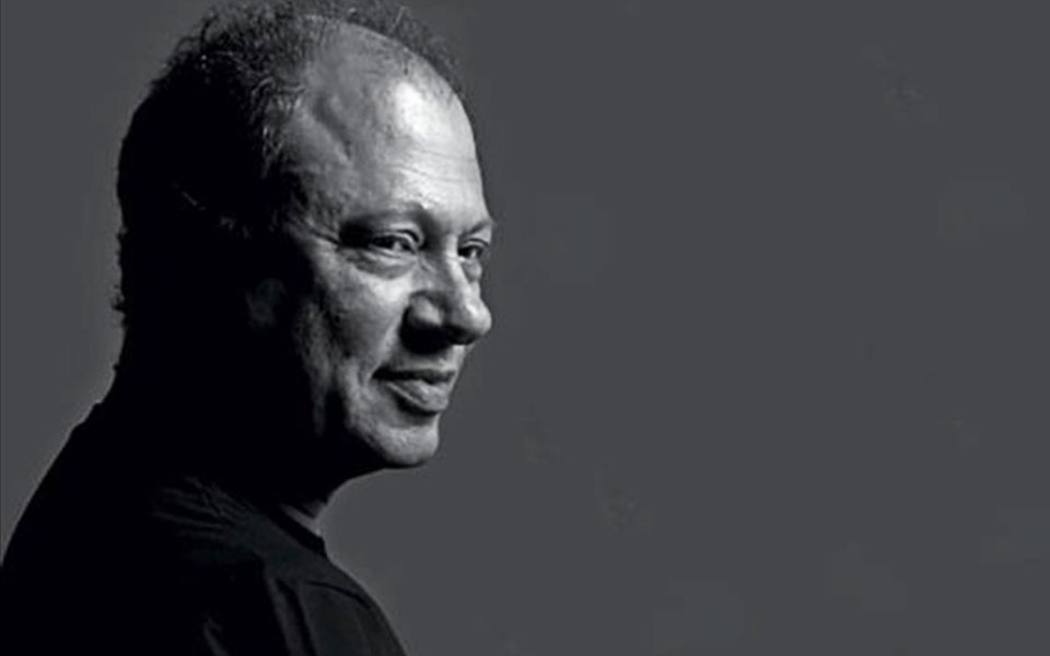 νίκος-αντύπας-συνθέτοντας-με-στοιχεί-561698935