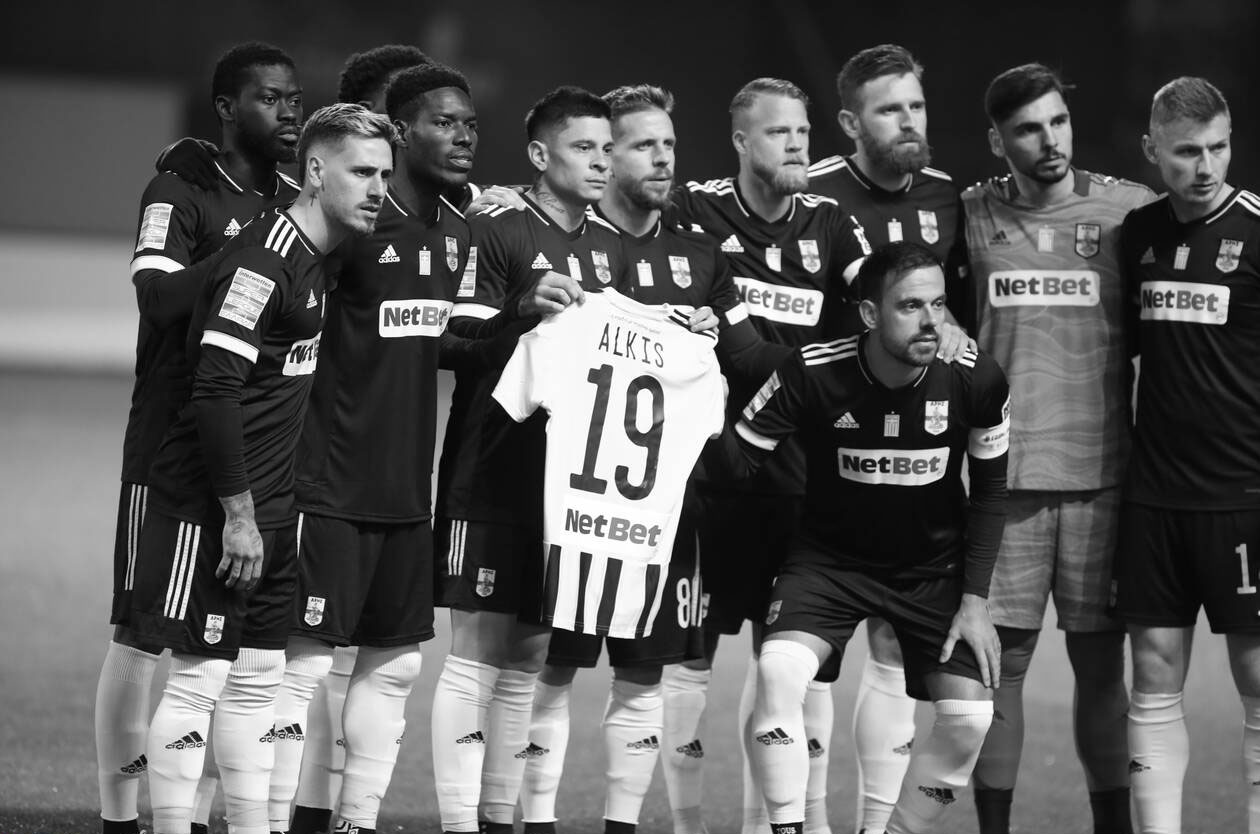 Θεσσαλονίκη: Ανάρτησαν πανό στη μνήμη του αδικοχαμένου Άλκη στο Βικελίδης – «Η ψυχή σου οδηγός μας»-4