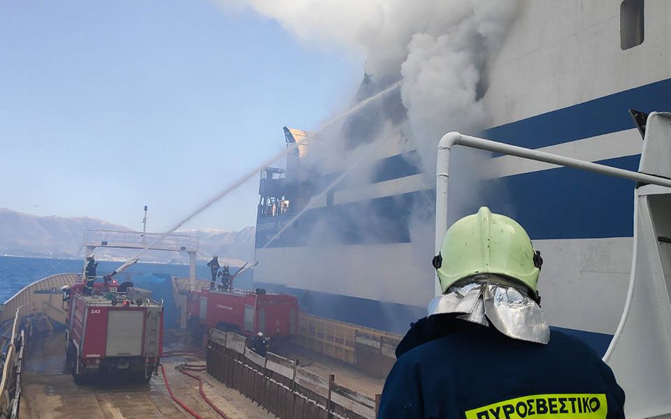 φωτιά-σε-πλοίο-στην-κέρκυρα-εκτός-της-ε-561726025