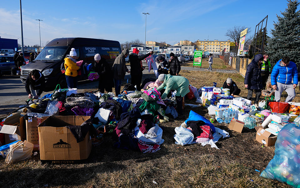 Πόλεμος στην Ουκρανία: Στην Πολωνία κατέφυγαν 100.000 πρόσφυγες-3