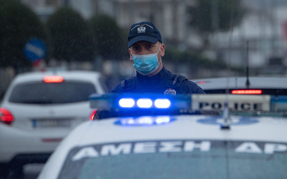 επίθεση-του-ρουβίκωνα-στο-ινστιτού-561720085