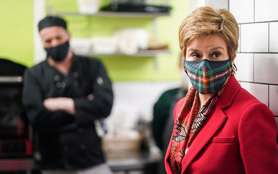 σκωτία-τέλος-οι-μάσκες-και-τα-πιστοποι-561731443