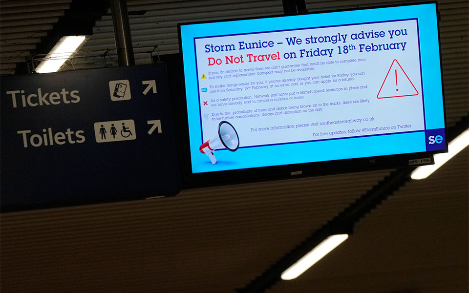 Στο έλεος της καταιγίδας «Eunice» η Ευρώπη – Τουλάχιστον 8 νεκροί-3