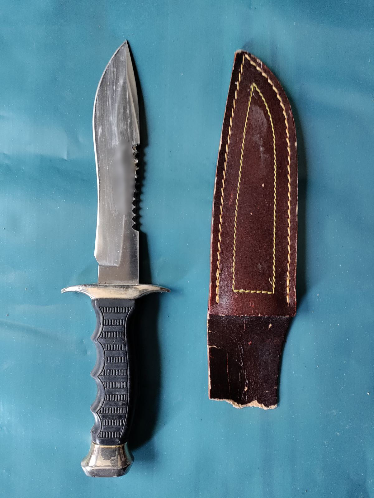 Έρευνα της ΕΛ.ΑΣ. σε σύνδεσμο στην Ομόνοια: Ανακάλυψαν στυλιάρια και κοντάρια (εικόνες)-4