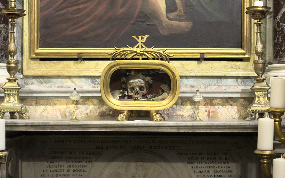 το-μυστήριο-με-τα-οστά-του-αγίου-βαλεντ-561717349