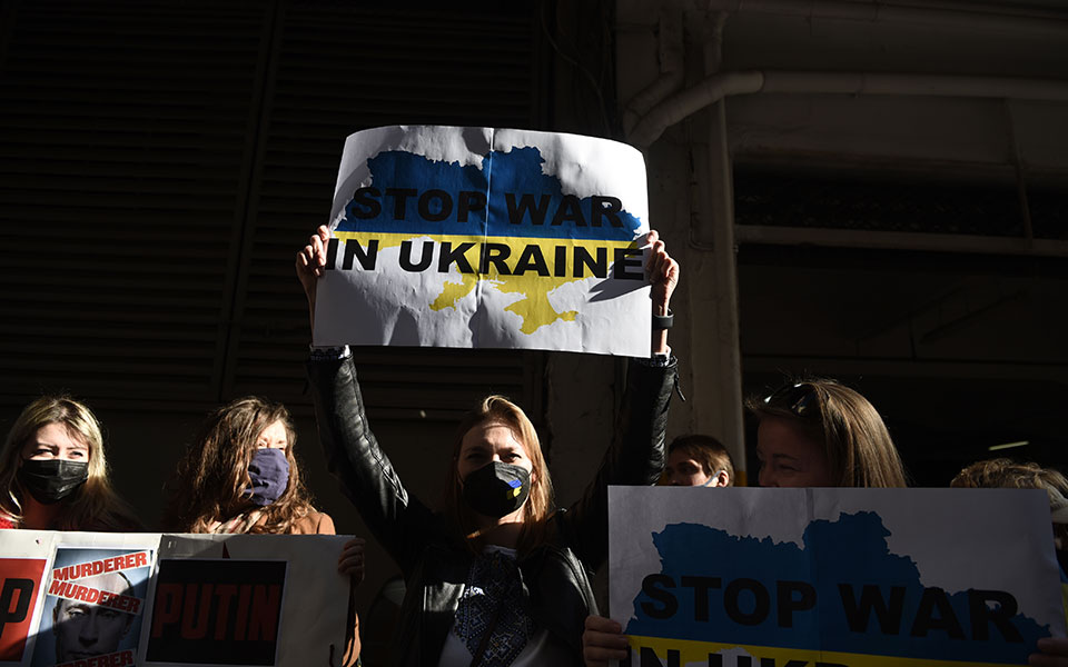 Συγκεντρώσεις σε Αθήνα και Θεσσαλονίκη για τον πόλεμο στην Ουκρανία-3