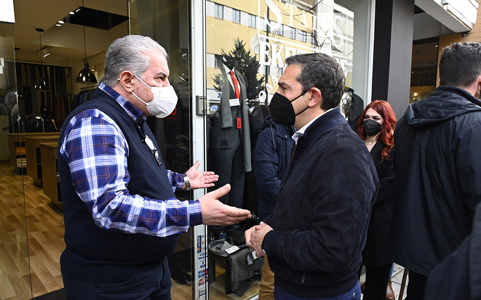 Τσίπρας: «Η κατάσταση στην αγορά είναι τραγική, το εισόδημα συρρικνώνεται δραματικά»-1