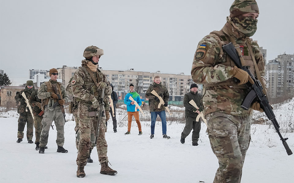 ουκρανικό-γιαγιά-ετών-78-εκπαιδεύεται-σ-561718324