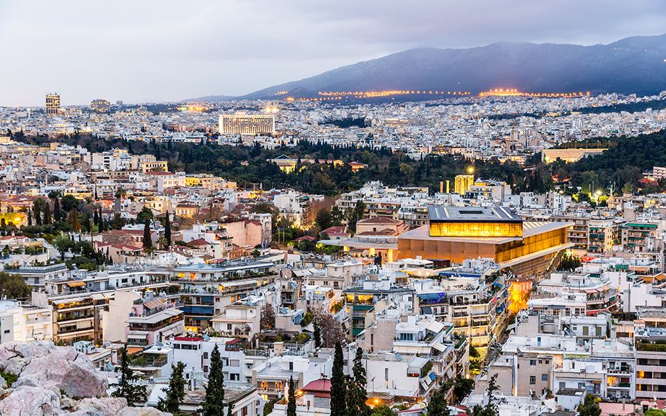 η-ελλάδα-παγώνει-τις-χρυσές-βίζες-σε-561740932