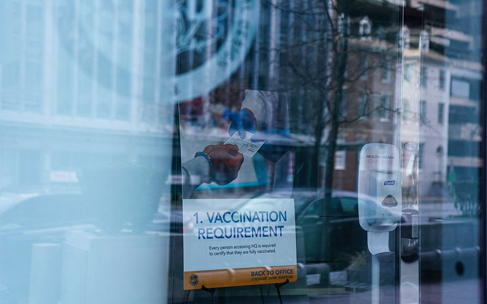 Μετάλλαξη Όμικρον: Η «πανδημία των ανεμβολίαστων» είναι ακόμα εδώ-1