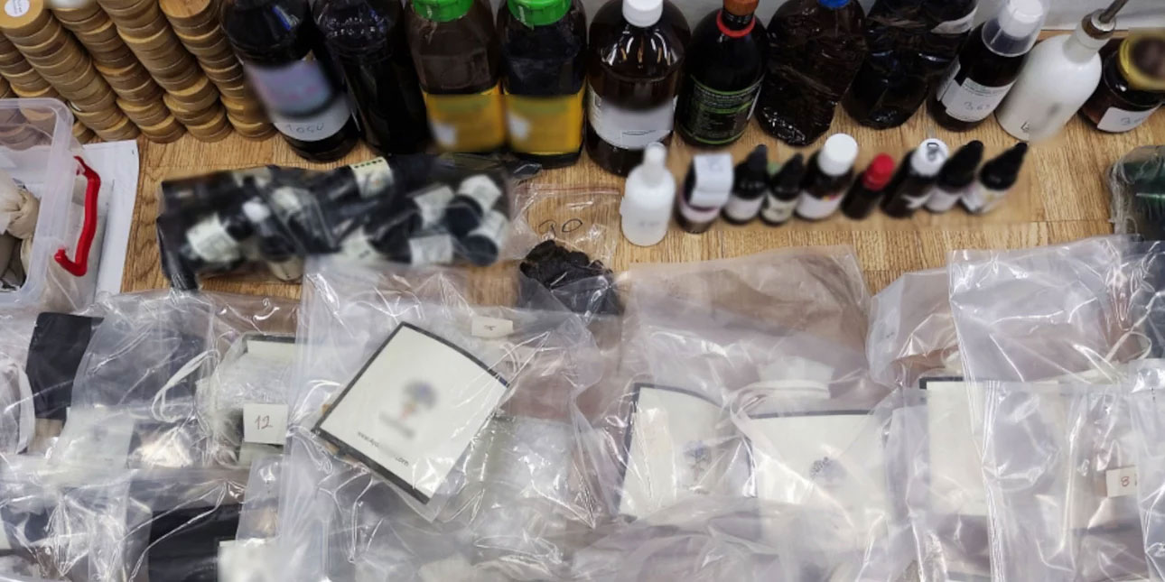 Βύρωνας: Χειροπέδες σε νεαρή που είχε μετατρέψει το σπίτι της σε παρασκευαστήριο DMT-1