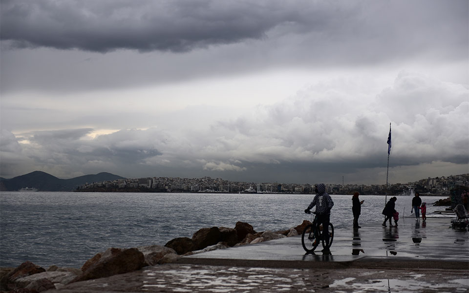 συνεχίζεται-η-κακοκαιρία-με-βροχοπτώ-561698764