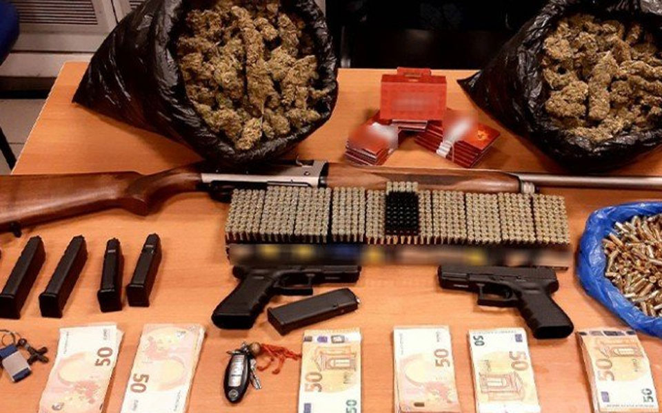 κρήτη-όπλα-σφαίρες-και-συλλήψεις-στα-ζ-561713632