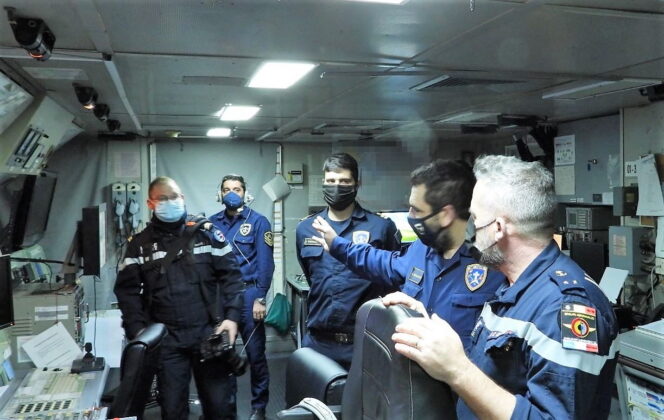 Στη φρεγάτα Ύδρα ο διοικητής του γαλλικού αεροπλανοφόρου «Charles De Gaulle» – Εικόνες-2