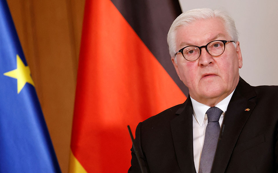 σταϊνμάιερ-θετικοί-στον-κορωνοϊό-ο-πρ-561774580