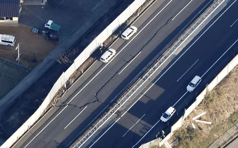 Ιαπωνία: Τουλάχιστον τέσσερις νεκροί από τον σεισμό των 7,4 βαθμών-1