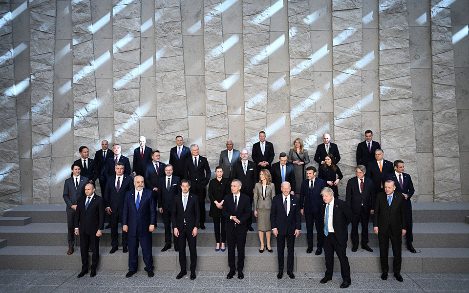 νατο-η-επίθεση-της-ρωσίας-απειλεί-την-π-561777667