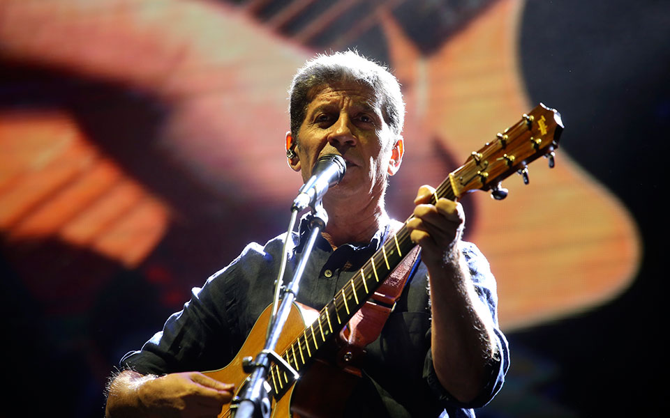 σωκράτης-μάλαμας-προσπαθώντας-να-ζε-561742804