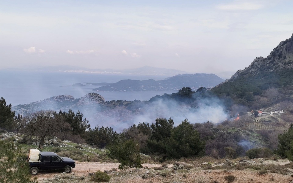φωτιά-στη-σάμο-ενισχύονται-οι-δυνάμει-561784072
