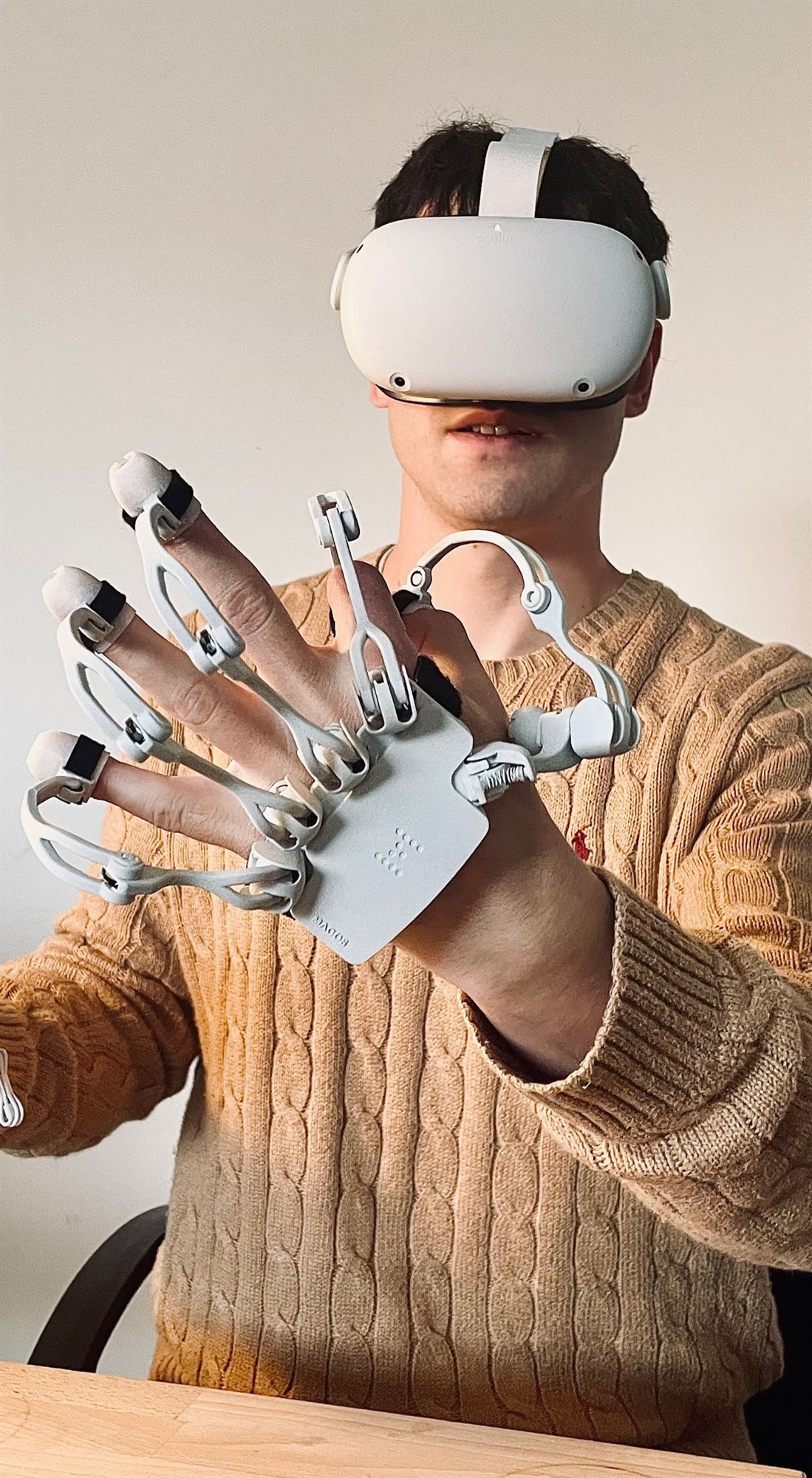 γάντι-υψηλής-τεχνολογίας-με-αίσθηση-α-561770377