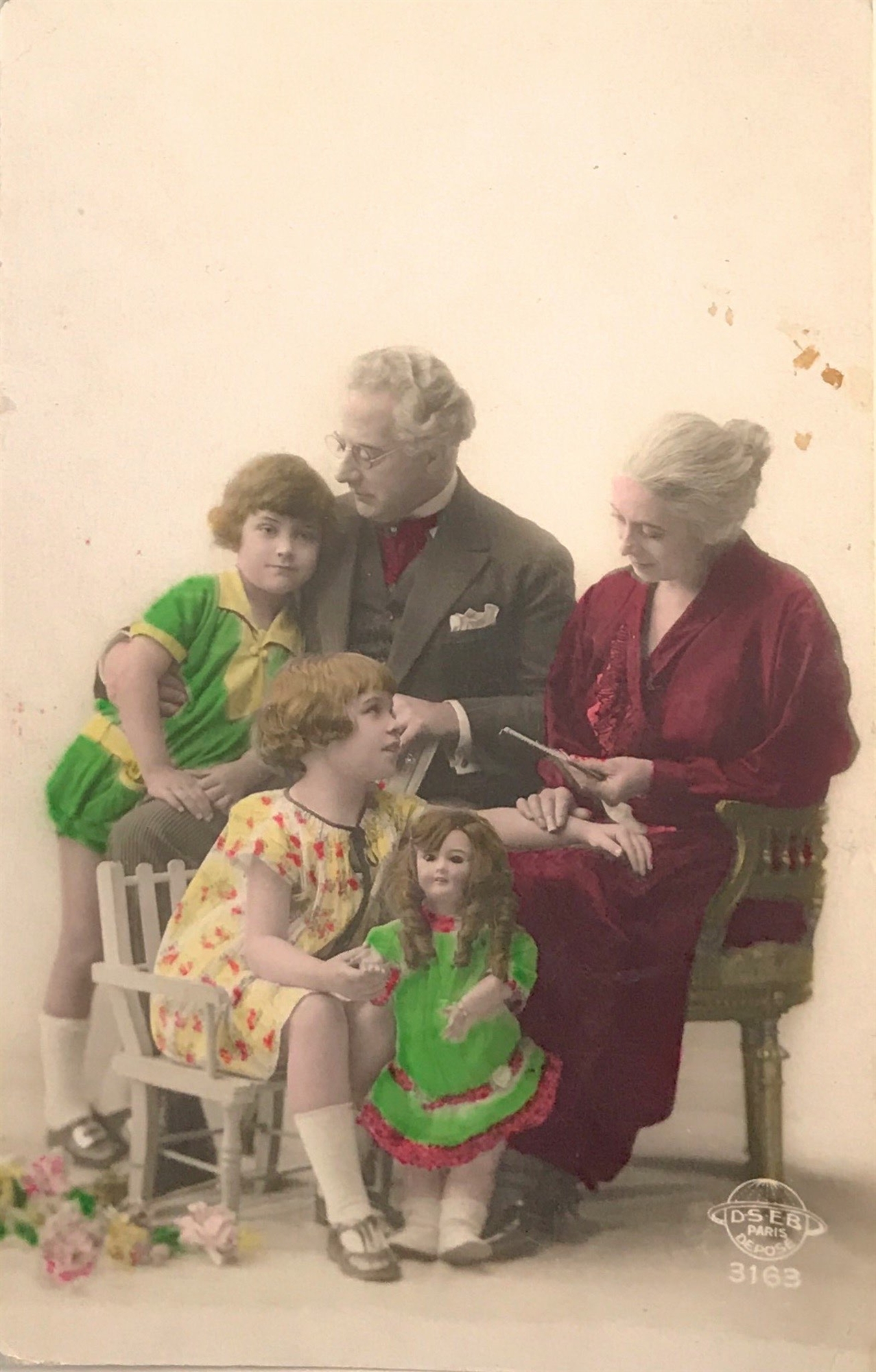 μια-αγαπημένη-οικογένεια-της-οδού-α-561748561