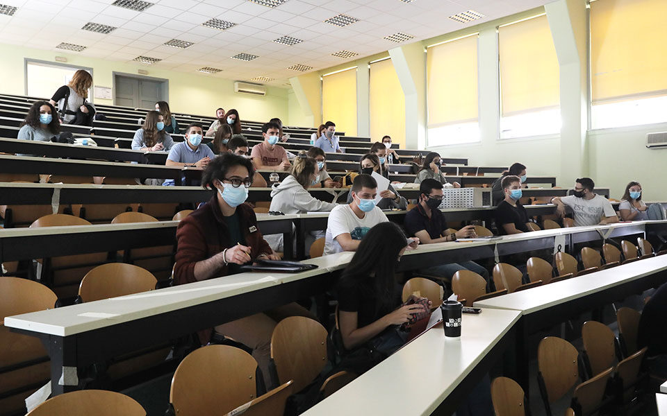 καραμπόλες-στο-μηχανογραφικό-αει-561780706