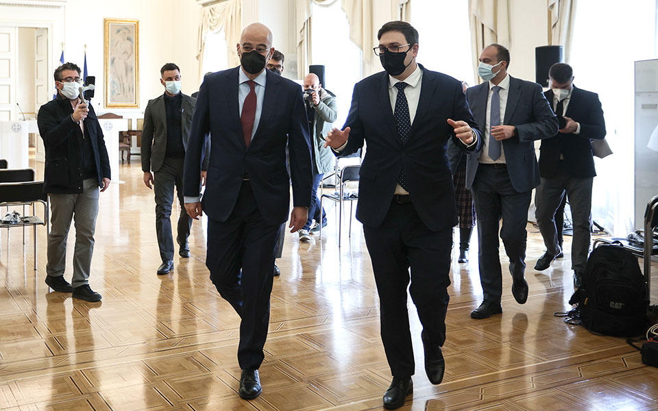 n-δένδιας-συνάντηση-με-τον-υπεξ-της-τσε-561746278