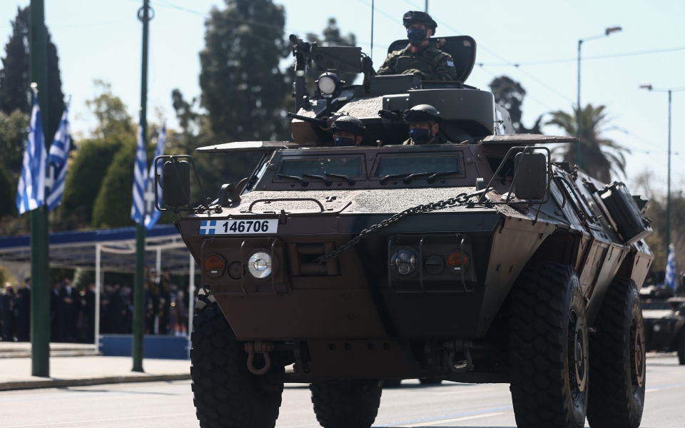 25η Μαρτίου: Μεγαλειώδης η στρατιωτική παρέλαση στο Σύνταγμα (εικόνες)-3