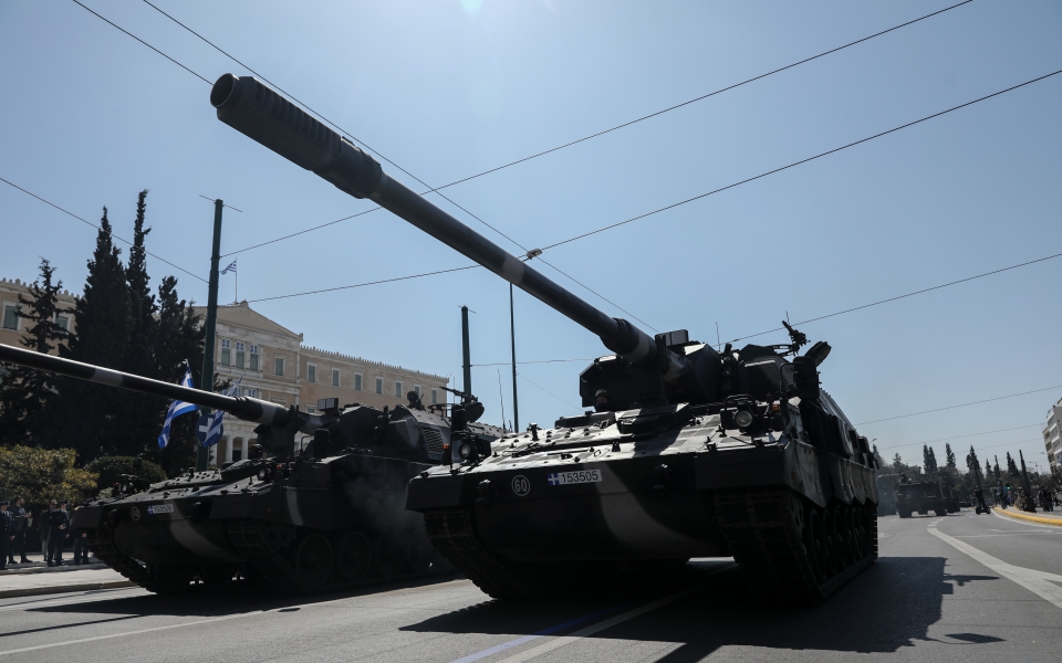 25η Μαρτίου: Μεγαλειώδης η στρατιωτική παρέλαση στο Σύνταγμα (εικόνες)-2