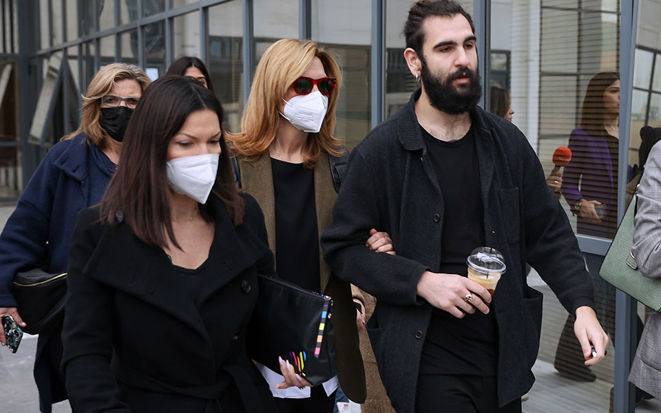 με-παρόντα-τον-πέτρο-φιλιππίδη-ξεκινά-561781504