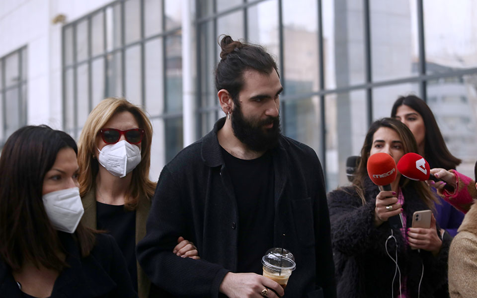 ένταση-στη-δίκη-του-πέτρου-φιλιππίδη-561781624