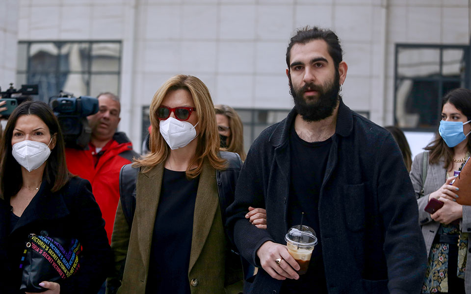 παρών-στην-δίκη-του-ο-πέτρος-φιλιππίδη-561781564