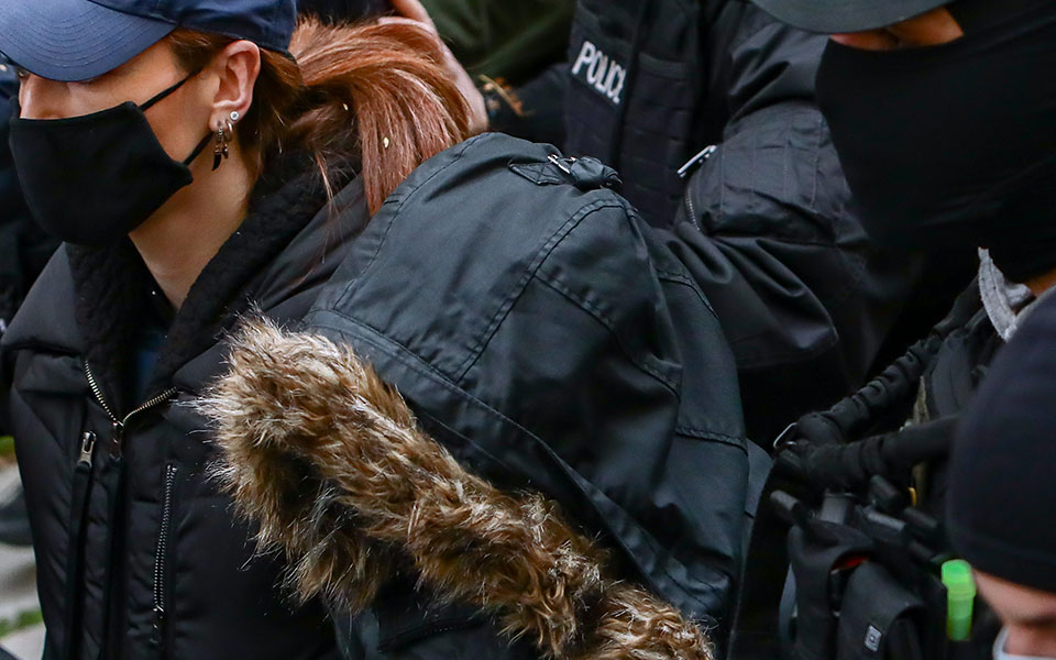 ρούλα-πισπιρίγκου-η-ύποπτη-συμπεριφο-561787531